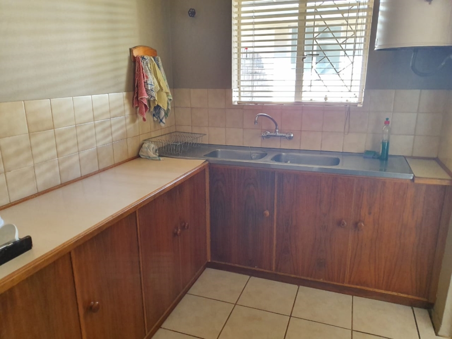 To Let 4 Bedroom Property for Rent in Jordania Free State